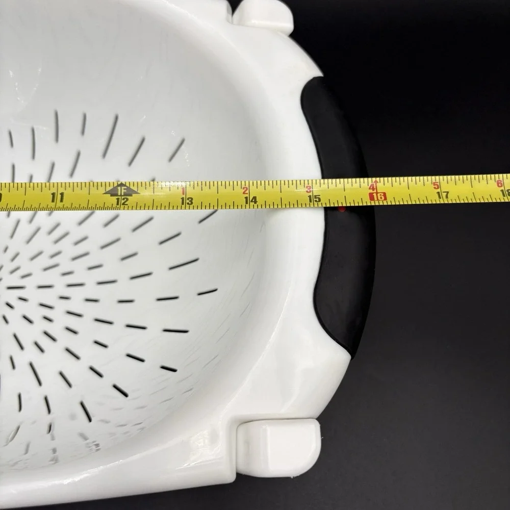 OXO Good‎ Grips Large Over the Sink Colander Strainer with Foldable Arms
